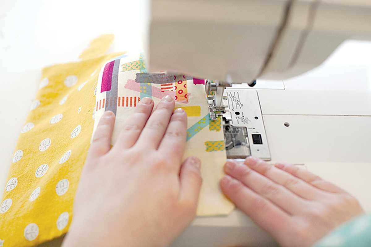 Sewing for Beginners Handy Pocket Guide by Annabel Wrigley