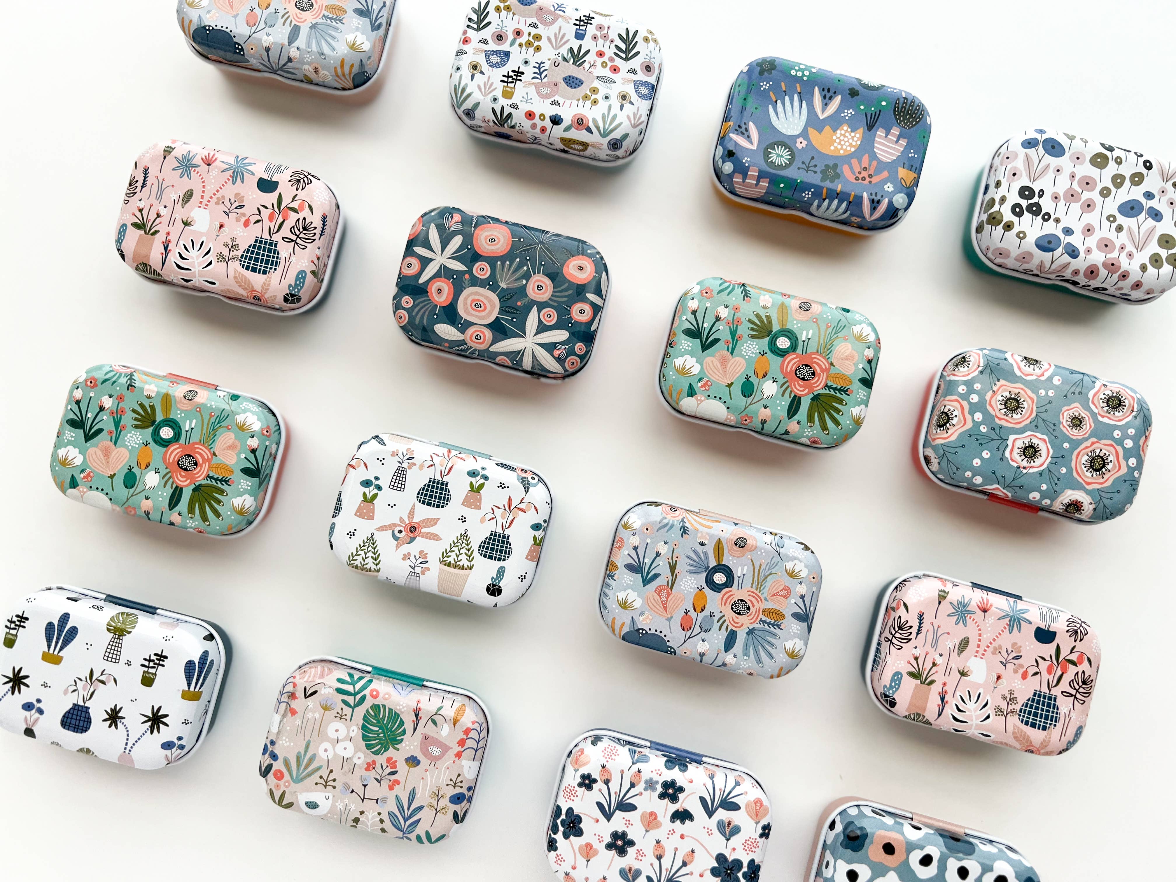 Magnetic Floral Needle Tin Case Keeper