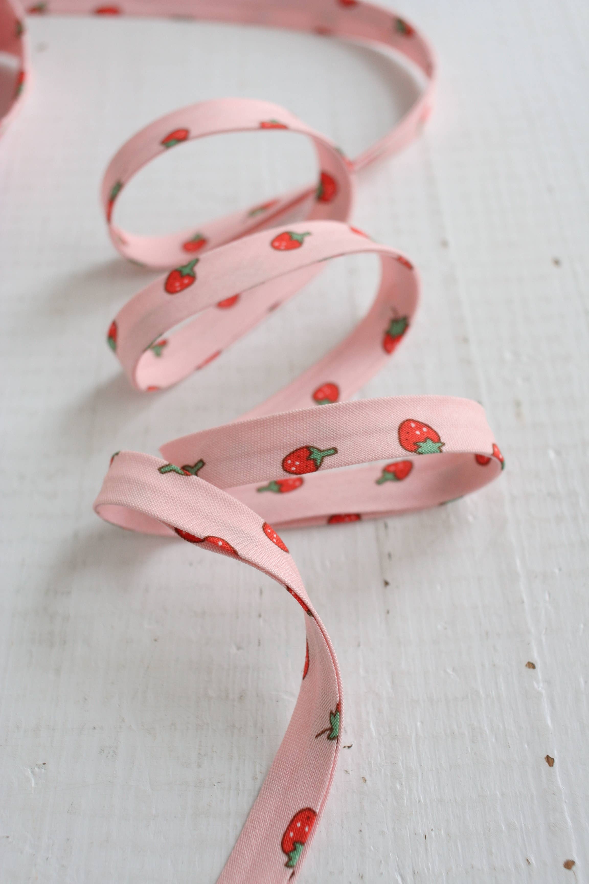 1/2" Double Fold Bias Binding Pink Strawberry Sewing Notions