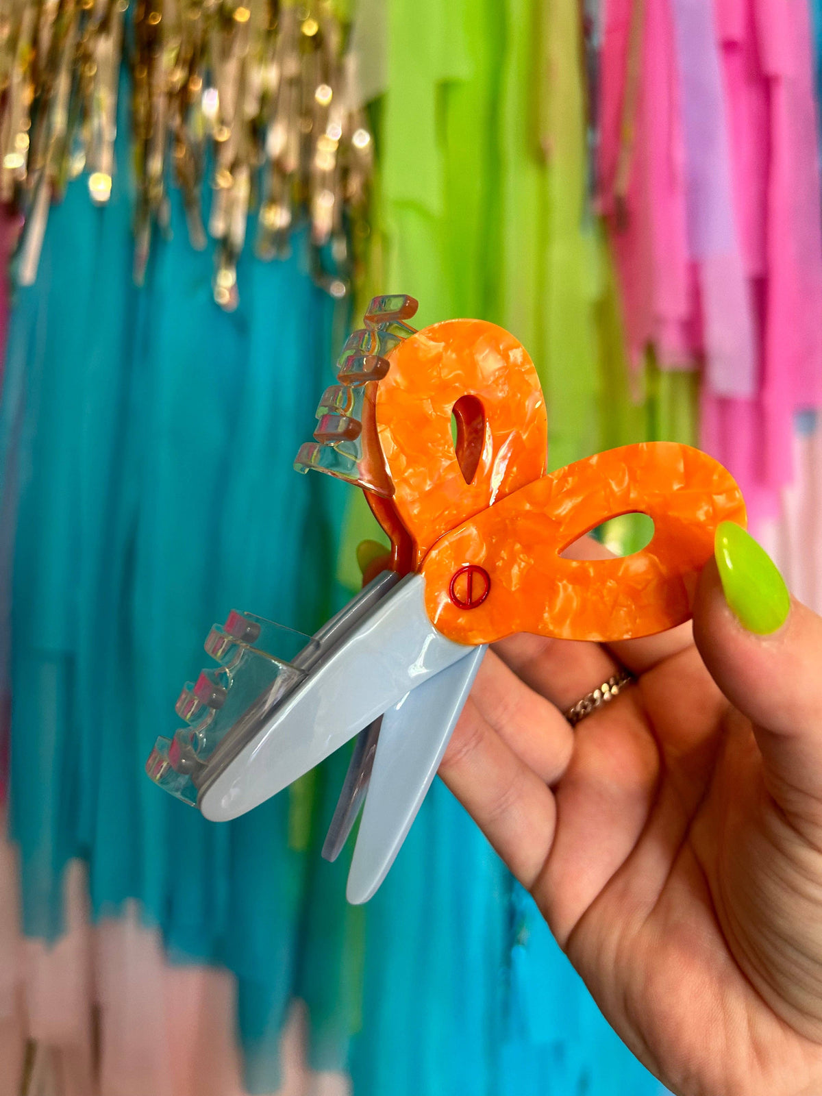 The Peach Fuzz - Scissors Hair Claw
