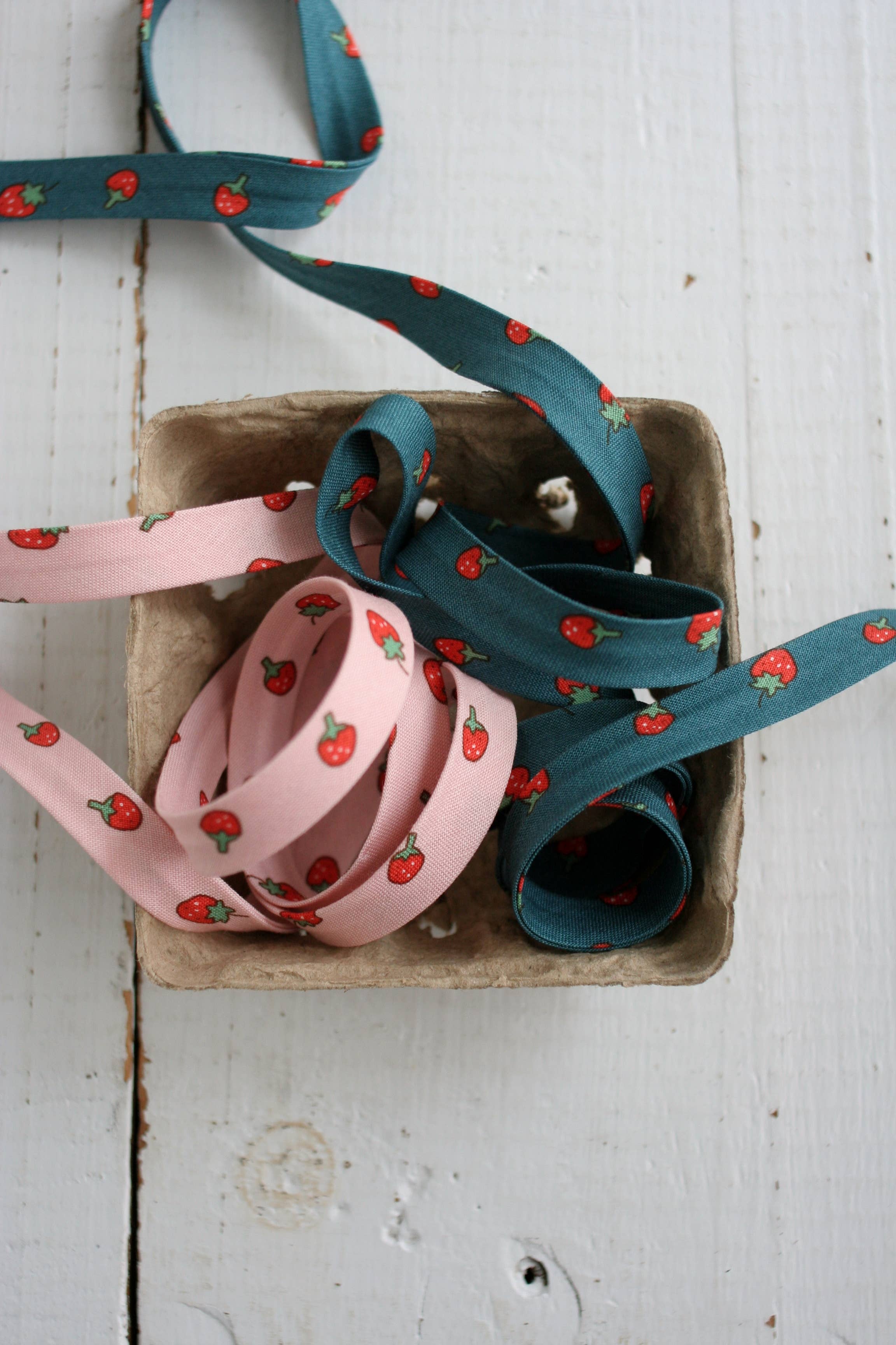 1/2" Double Fold Bias Binding Pink Strawberry Sewing Notions