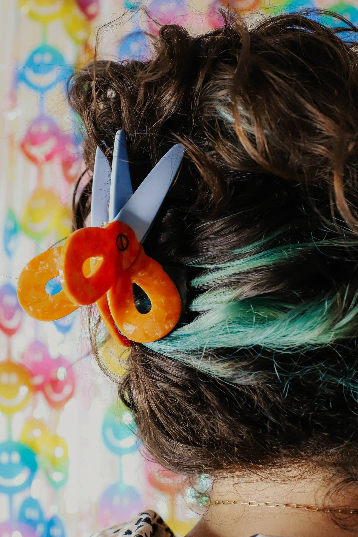 The Peach Fuzz - Scissors Hair Claw
