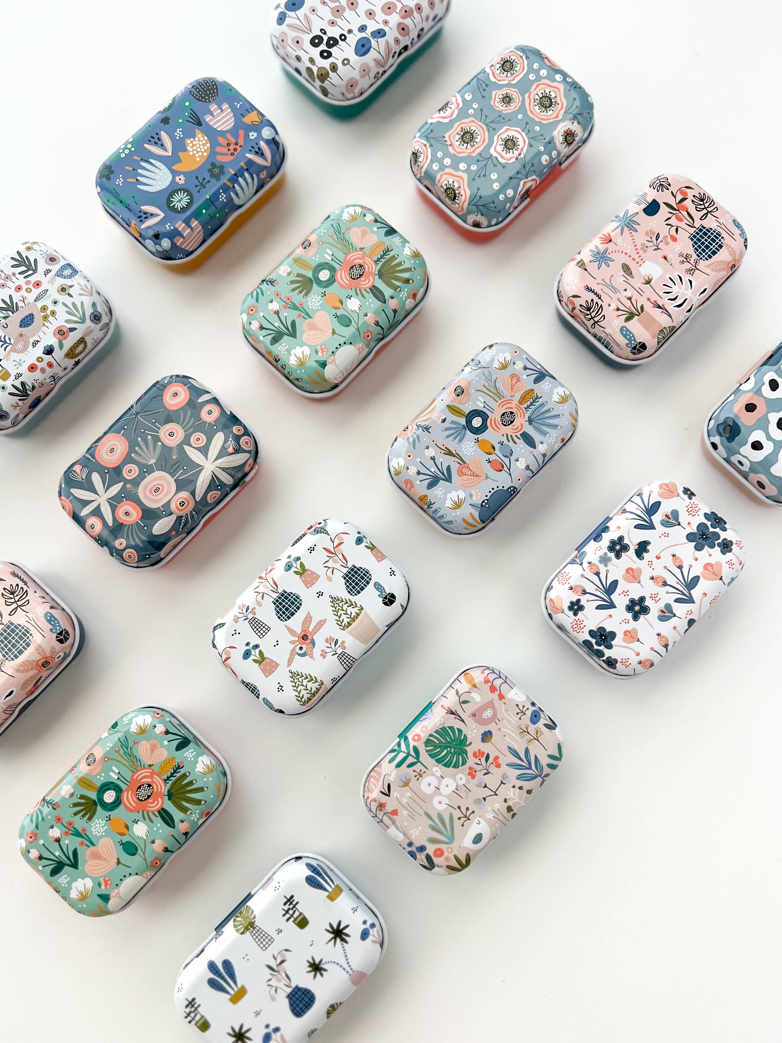 Magnetic Floral Needle Tin Case Keeper