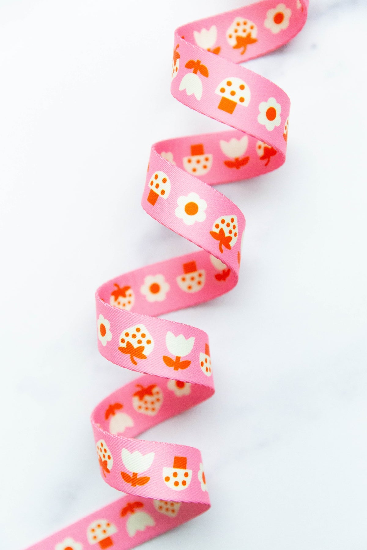 Strawbitties in Pink 1" wide