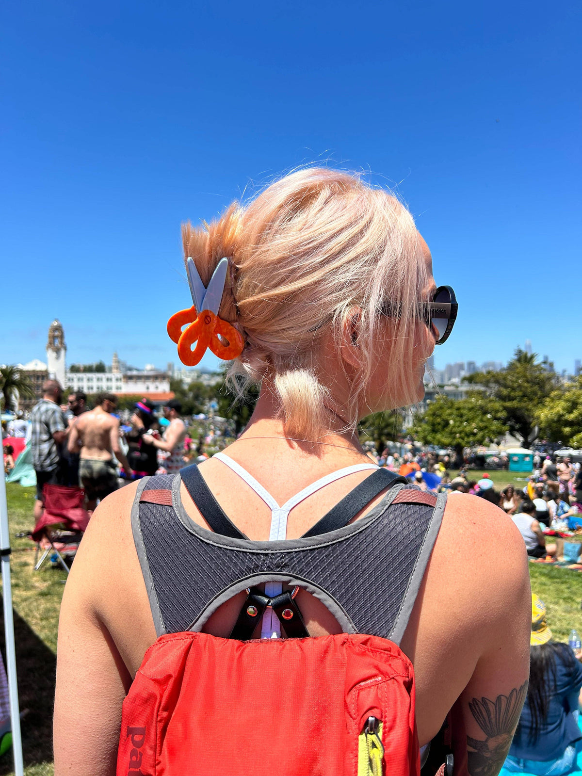 The Peach Fuzz - Scissors Hair Claw