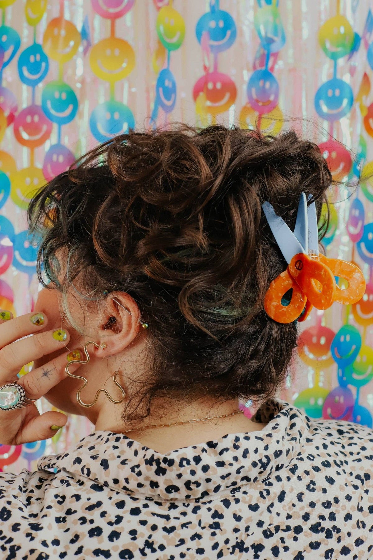 The Peach Fuzz - Scissors Hair Claw